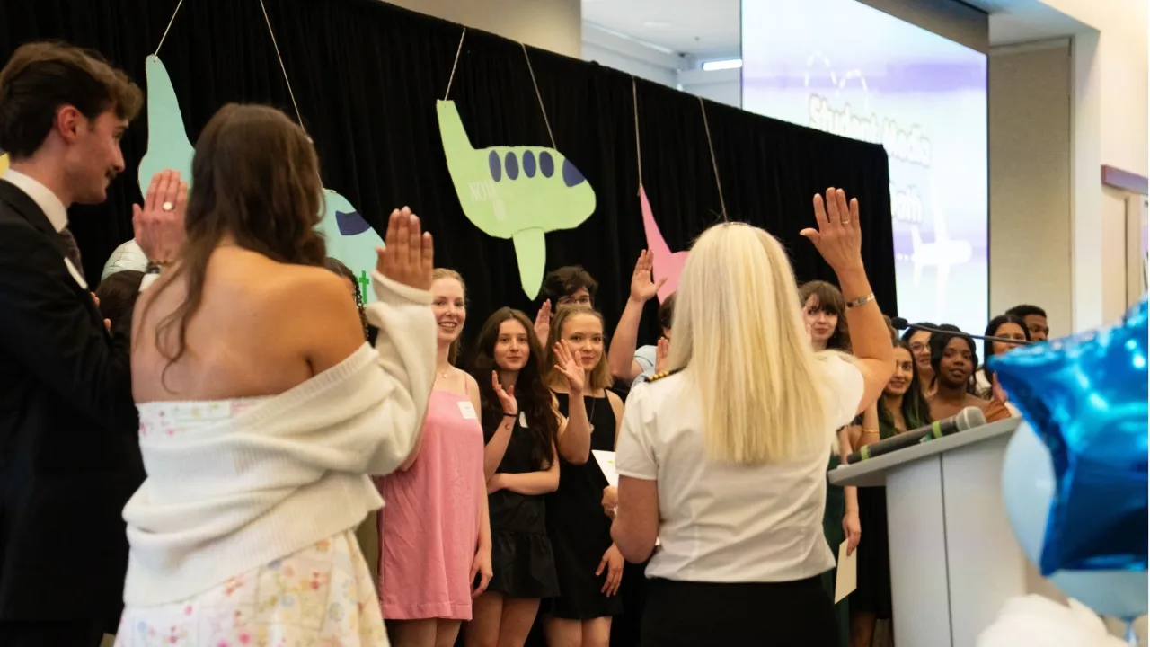 Graduating Seniors making their SNM Alumni Oath