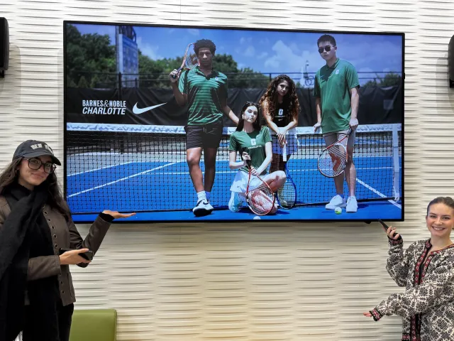 Students at bookstore